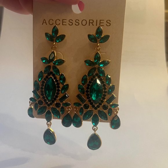 Statement Earrings - Emerald Color Stone - Picture 5 of 5